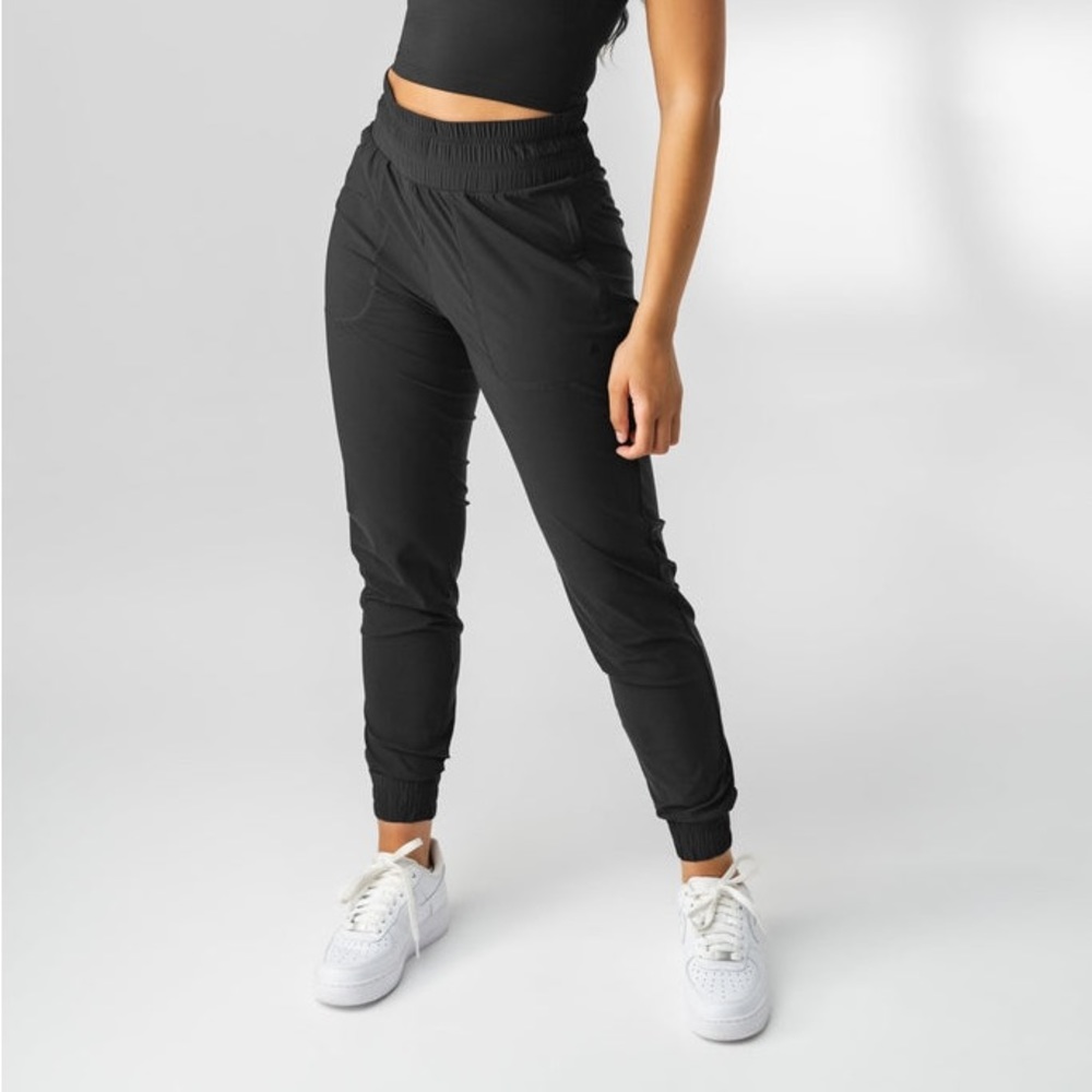 Balance Athletica Women’s Swift Jogger - Midnight